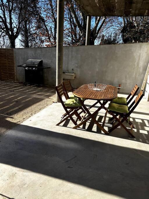 Superbe Appartement Dans Un Mas Nîmes Zewnętrze zdjęcie